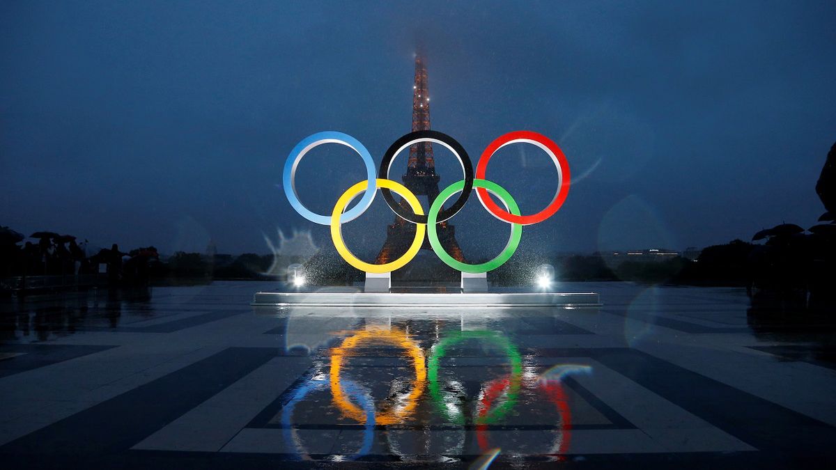 flaga olimpijska i wieża Eiffla