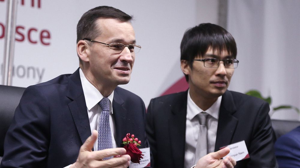 "Zbyt często znajomości, a nie ciężka praca, pozwalały osiągnąć sukces" - napisał premier.