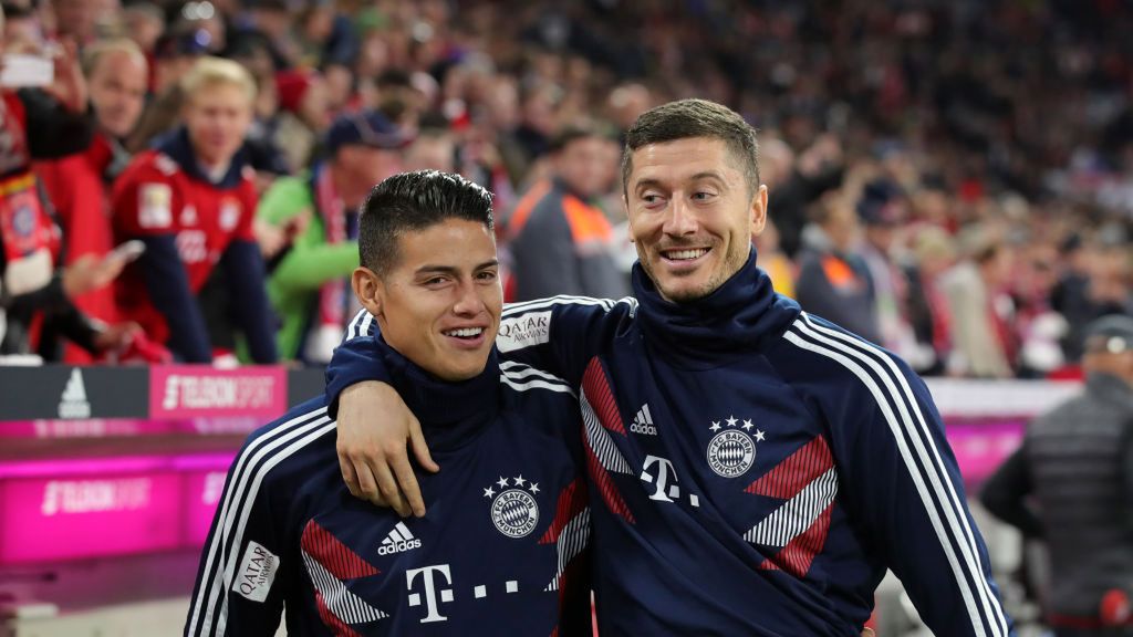 Getty Images / Alexander Hassenstein/Bongart / Na zdjęciu: James Rodriguez i Robert Lewandowski