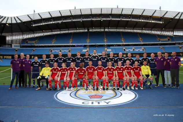 Drużyna Village na stadionie Manchesteru City - Etihad Stadium. Fot. Steve Joyce