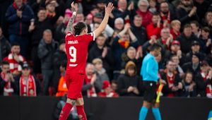 Koncertowa forma Liverpool FC. Polak zadebiutował w wielkim klubie