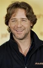 Russell Crowe i australijscy surferzy