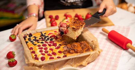 Zamiast smażyć stertę placków, zrób jednego pancake'a. Naje się cała rodzina