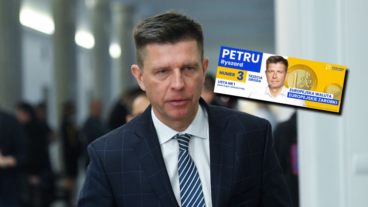 Ryszard Petru wraz ze swoim banerem reklamowym
