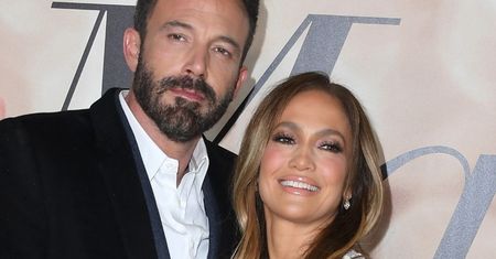 Jennifer Lopez POTWIERDZA zaręczyny z Benem Affleckiem! Pokazała imponujący pierścionek (FOTO)
