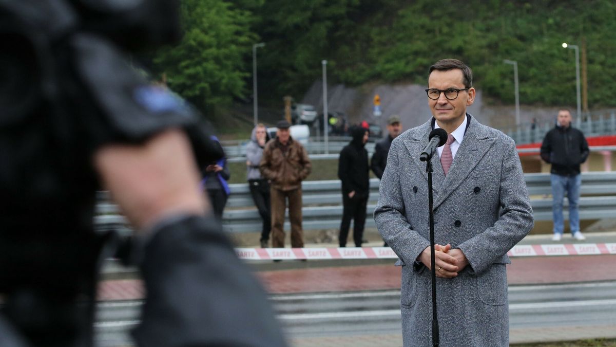 Mateusz Morawiecki na otwarciu mostu w Tylmanowej18.05.2023. Tylmanowa. Premier Mateusz Morawiecki bierze udzial w uroczystosci otwarcia mostu w Tylmanowej. N/z Mateusz Morawiecki. Fot. Mateusz Kotowicz/REPORTERMateusz Kotowicz/REPORTER