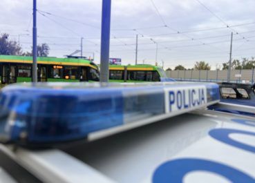 “Tragedia w gminie Rząśnia: Policja podejrzewa, że mąż zabił żonę, a potem zginął w wypadku”