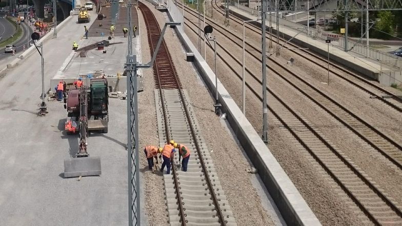 Wykonawcy tłumaczą się różnymi nieprzewidzianymi problemami technicznymi.