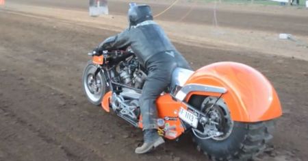 Jak wygląda połączenie motocykla z ciągnikiem?