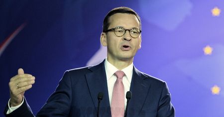 Polska służba zdrowia stoi przed ogromnym wyzwaniem. Morawiecki chwali się osiągnięciami rządu