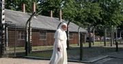 Papież Franciszek przeszedł przez bramę "Arbeit Macht Frei"