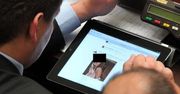 Posłowie oglądają pornosy na tabletach w Sejmie