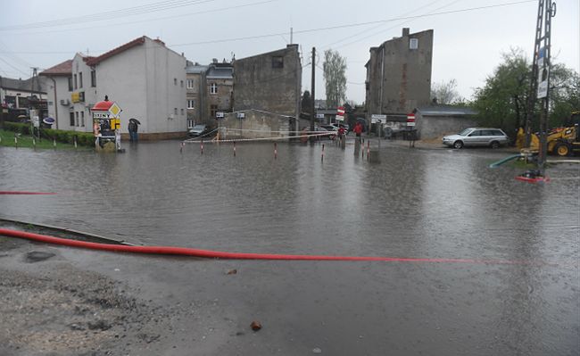 Burze i ulewy nad Polską. Brzeziny częściowo zalane, strażacy walczą z żywiołem