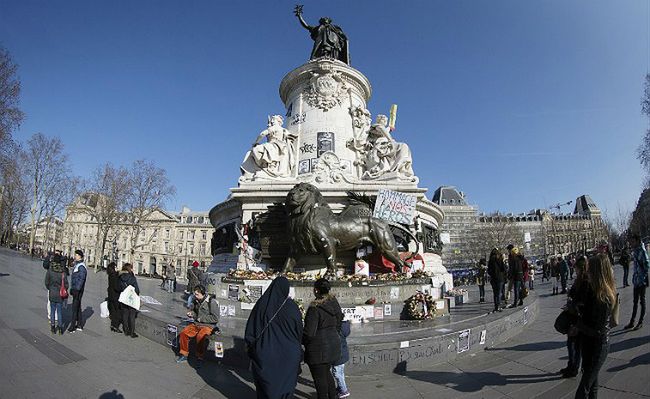 Kolejny dron latał nad stolicą Francji. Pojawił się nad redakcją "Liberation"