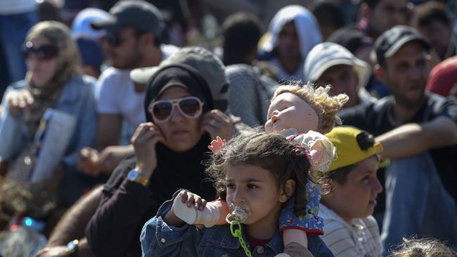 Uchodźcy w obozach przejściowych