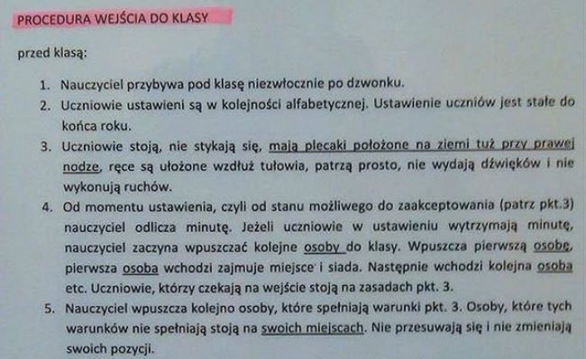 Obowiązkowa musztra uczniów podstawówki. "Opłaca się dobrze zachowywać"