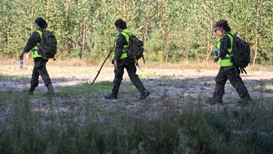 akcja poszukiwawcza
Wojtek Jargi�o
armia, lataj�cy, lotniczy, obiekt, obrona, poszukiwanie, wojsko, wojskowy, WOT, akcja poszukiwawcza, �o�nierze