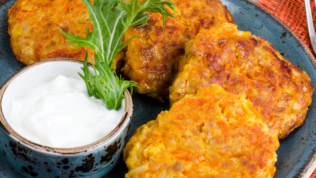 Placki z kalafiora i marchewki to dobra propozycja na śniadanie