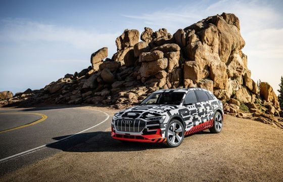 Audi szykuje na Super Bowl spot z modelem E-tron w roli głównej