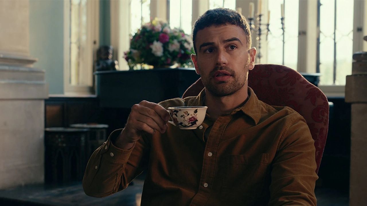 Theo James w głównej roli w serialu "Dżentelmeni" Guya Ritchiego