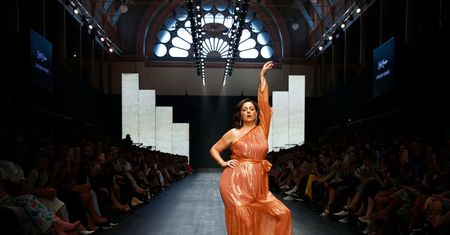 Instagram usunął zdjęcie Celeste Barber. A potem się tłumaczył