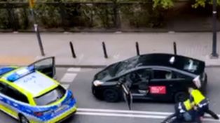 Pijany kierowca uciekał przed policją po Warszawie. Pasażerowie błagali go, żeby się zatrzymał, ale nie słuchał