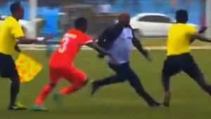 Skandal podczas meczu w Somalii. Krewki trener uderzył asystenta sędziego