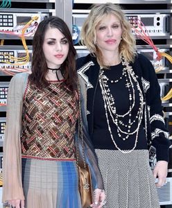 Courtney Love z córką na pokazie Chanel