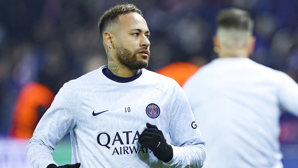 PARIS, FRANCE - FEBRUARY 14: Neymar of  Paris Saint-Germain FC Looks on prior to the UEFA Champions League round of 16 leg one match between Paris Saint-Germain and FC Bayern München at Parc des Princes on February 14, 2023 in Paris, France. (Photo by NESimages/Geert van Erven/DeFodi Images via Getty Images)