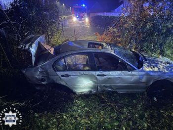 Buszyce: Pijany 19-latek z Ukrainy dachował BMW na drodze krajowej. O jego losach zadecyduje Straż Graniczna