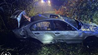 Buszyce: Pijany 19-latek z Ukrainy dachował BMW na drodze krajowej. O jego losach zadecyduje Straż Graniczna