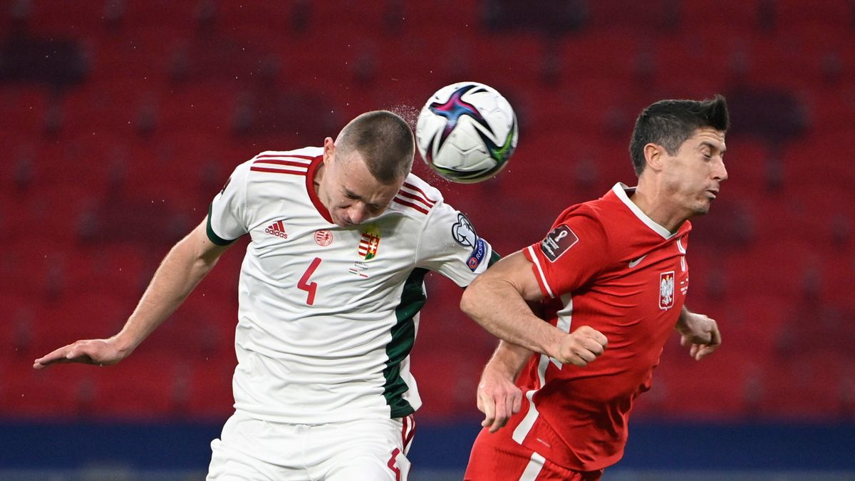 PAP/EPA / Zsolt Szigetvary / Na zdjęciu od lewej: Attila Szalai i Robert Lewandowski