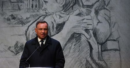 Andrzej Duda: Dzwon, który bije w Wieluniu, jest symbolem 60 mln ofiar II wojny światowej