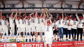 Dekoracja złotych medalistów Suzuki 1 Ligi Mężczyzn sezonu 2022/2023 (galeria)