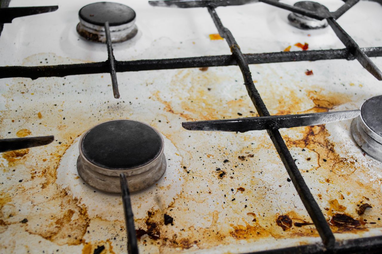 Japanese technique transforms stove cleaning in minutes