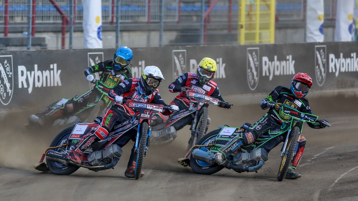 WP SportoweFakty / Arkadiusz Siwek / Na zdjęciu: Sebastian Szostak w kasku białym, Jakub Jamróg w czerwonym