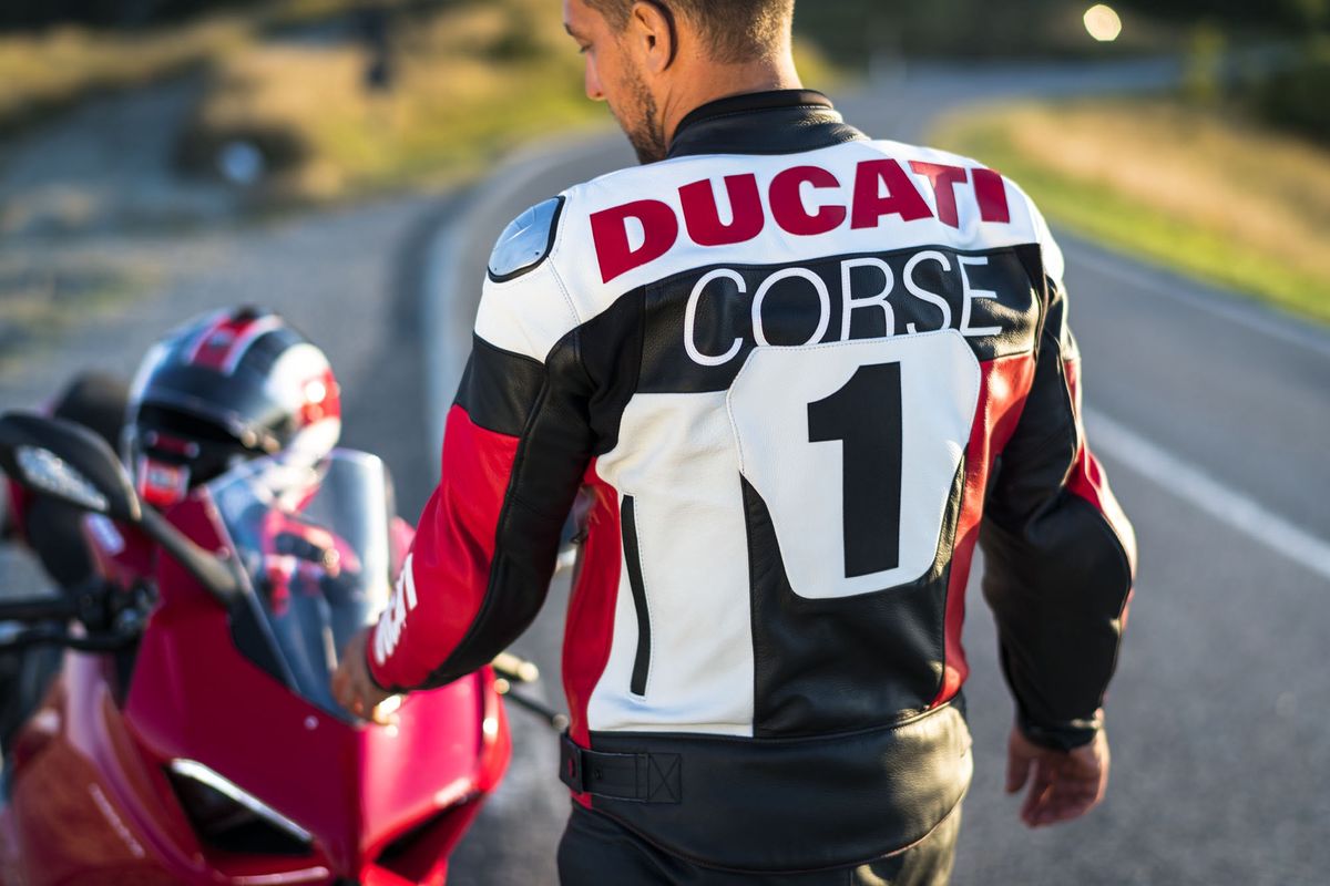 Ubrania motocyklowe od Ducati.