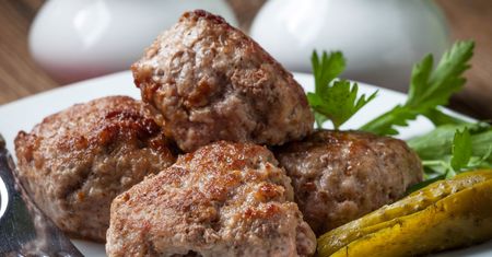 Kotlety mielone robię po litewsku. Są tak soczyste, że aż trudno uwierzyć