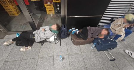 Na lotnisku koczowali przez 16 godzin. Linia nie chce oddać pieniędzy