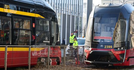 Zderzenie tramwajów w Łodzi. 71-latka w szpitalu