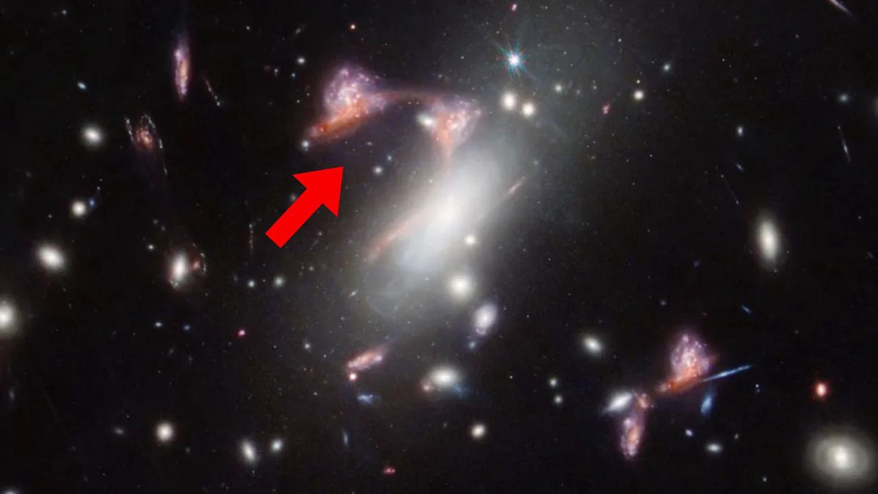 Mysterious question mark in space: Lensing reveals rare galaxy phenomenon