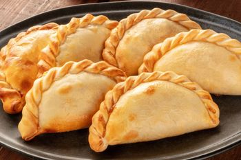 Wszyscy zachwycają się włoskimi calzone. Zapominają, że w Polsce mamy jeszcze lepszy przysmak