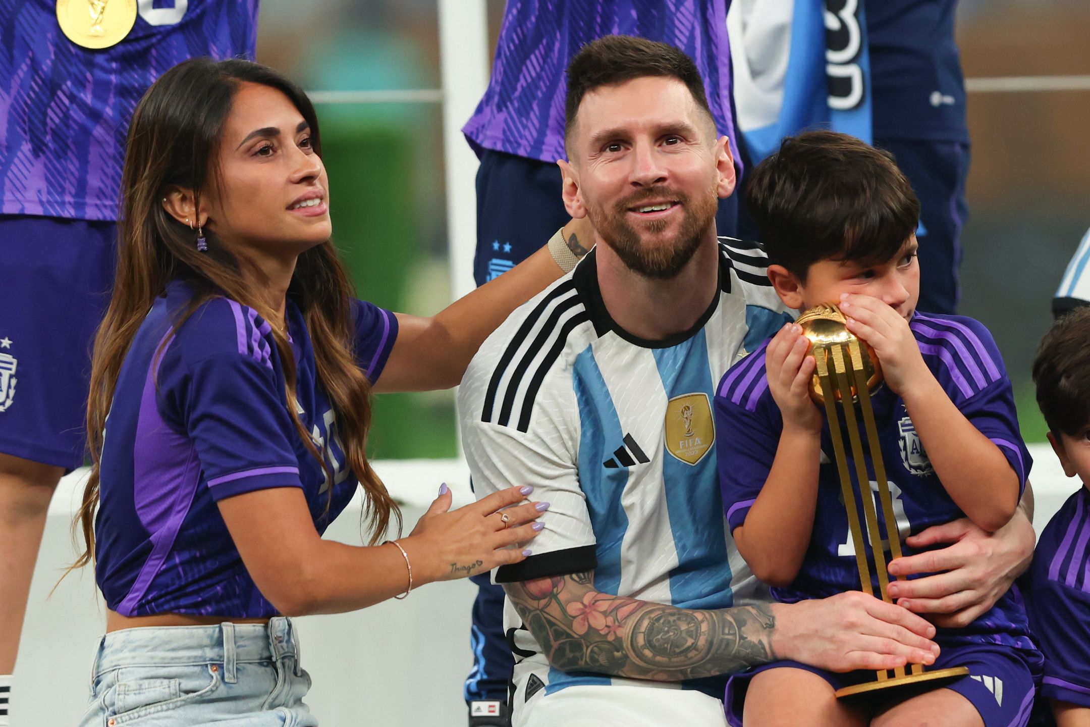 Antonela Roccuzzo i Lionel Messi z synem