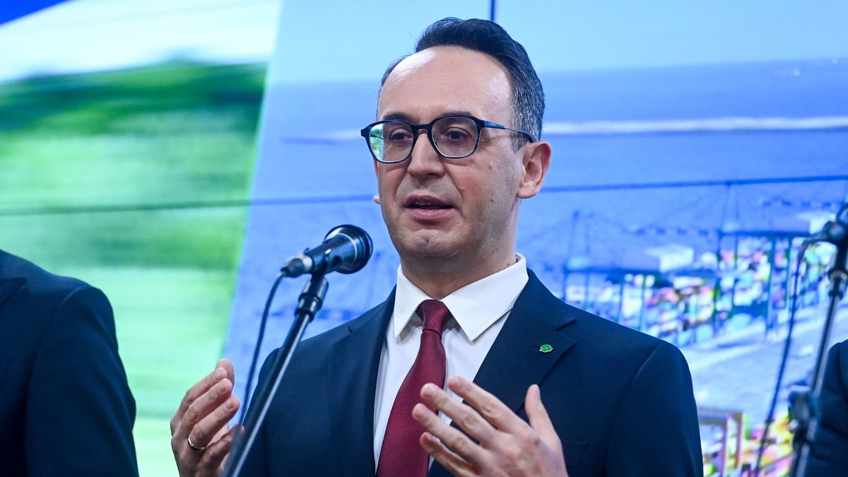 Dariusz Klimczak
Warszawa, 12.12.2025. Minister infrastruktury Dariusz Klimczak podczas konferencji prasowej w siedzibie resortu w Warszawie, 12 bm. Konferencja dotyczy�a podsumowania dw�ch lat pracy Ministerstwa Infrastruktury. (aldg) PAP/Piotr Nowak
Piotr Nowak
Infrastruktury, Ministerstwo Infrastruktury, polityk, polityka, spotkanie, dwa lata, dw�ch lat, konferencja prasowa, podsumowanie