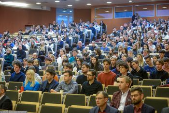 Studenci rzucają studia. Te kierunki najczęściej