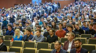 Studenci rzucają studia. Te kierunki najczęściej