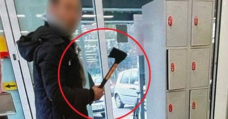Szaleniec w Biedronce. Nagle wyjął siekierę. "Niech Pani ucieka"