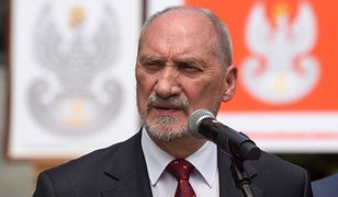 Macierewicz krytykuje TVP. "O Smoleńsku jak na lekarstwo"