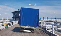 Wjechał na molo, zawisł na zderzaku. Absurd w Pucku