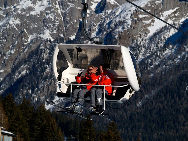 Michael Schumacher z małżonką w górach